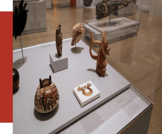 Peruvian artifacts in a glass case in a museum.